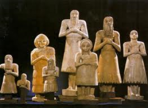 2.-sumer-szobrok--kr.e.-27.szazad.png